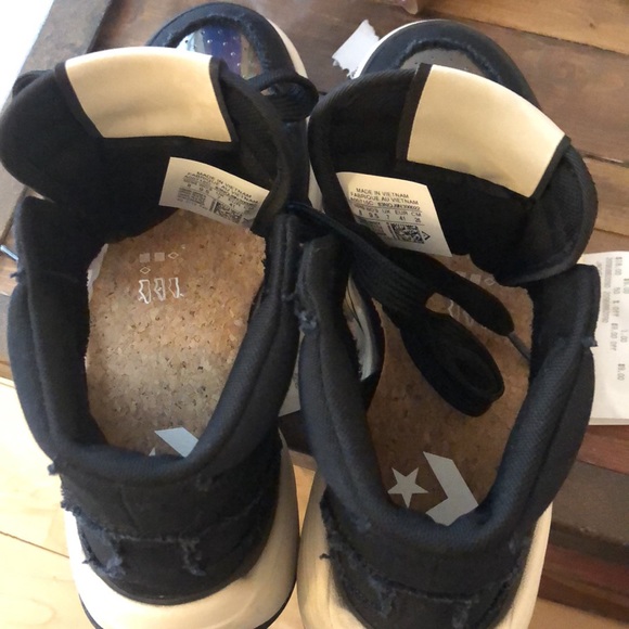 Converse. Flash sale $ - Picture 10 of 12